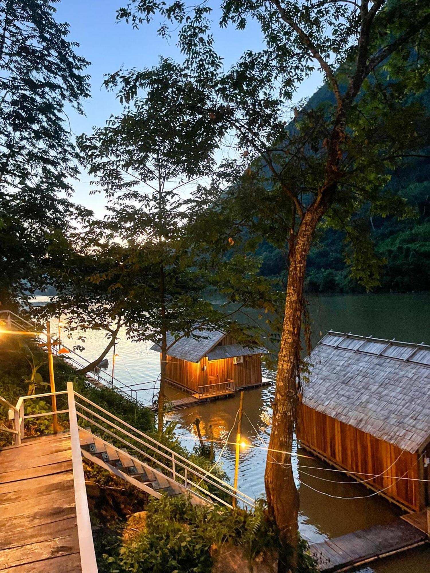Nongkhiaw The Float House Hotel Exterior photo