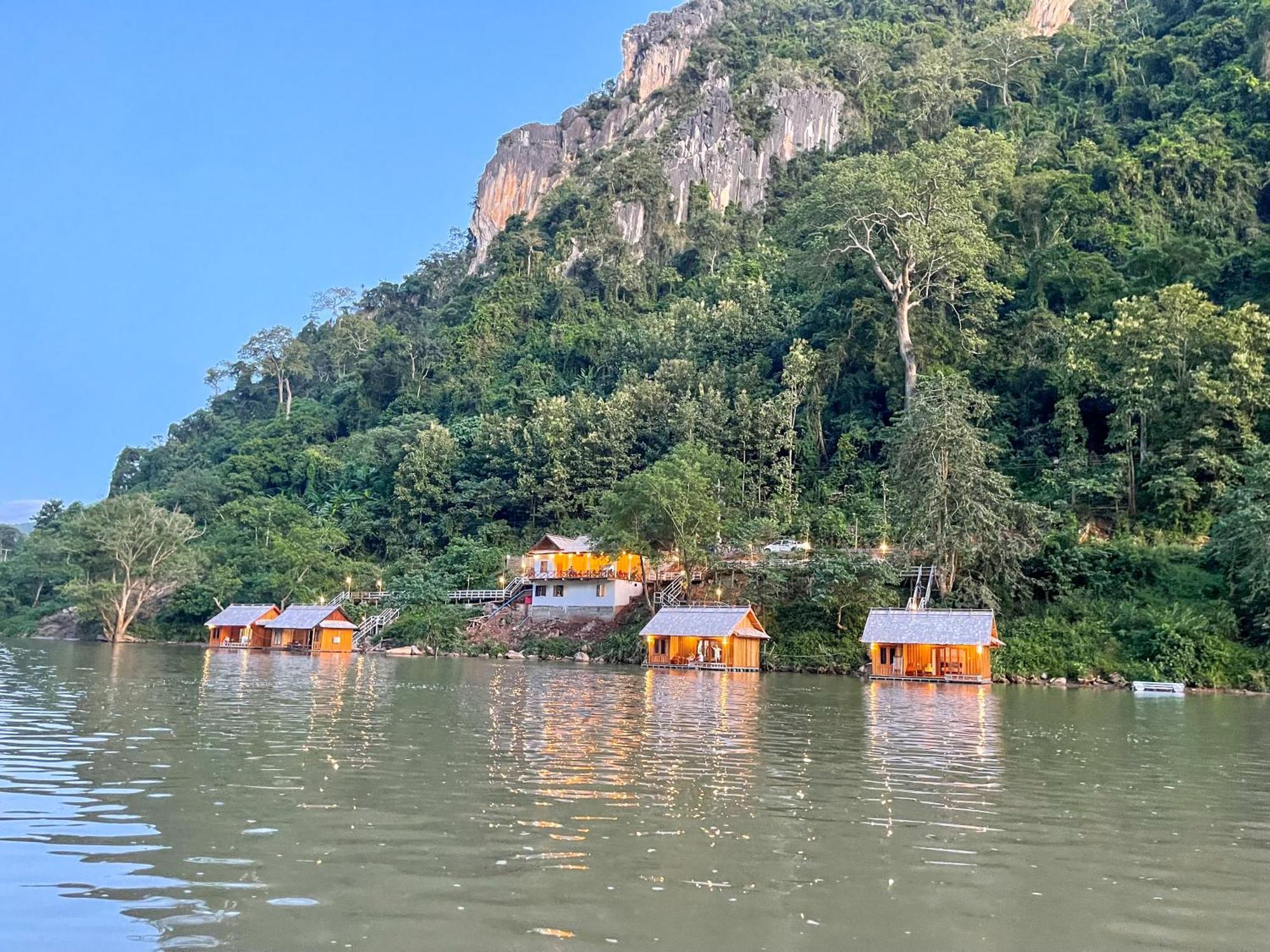 Nongkhiaw The Float House Hotel Exterior photo