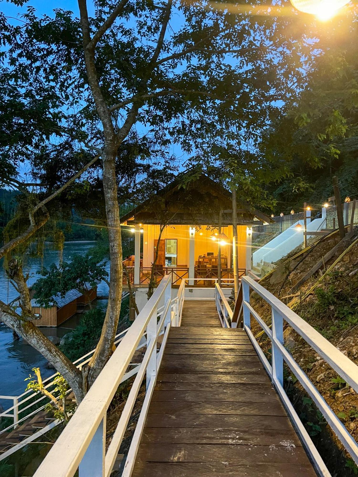 Nongkhiaw The Float House Hotel Exterior photo