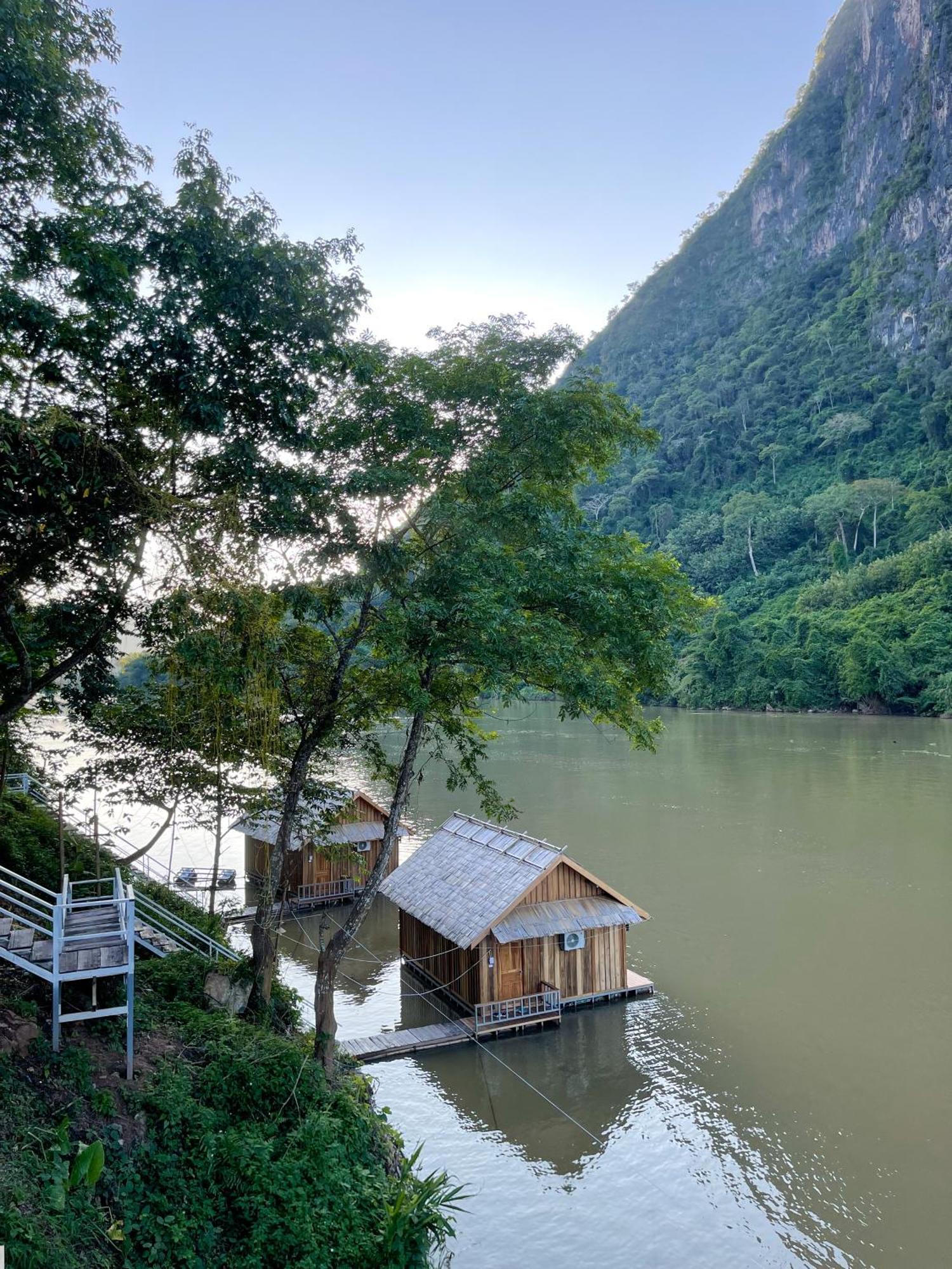 Nongkhiaw The Float House Hotel Exterior photo