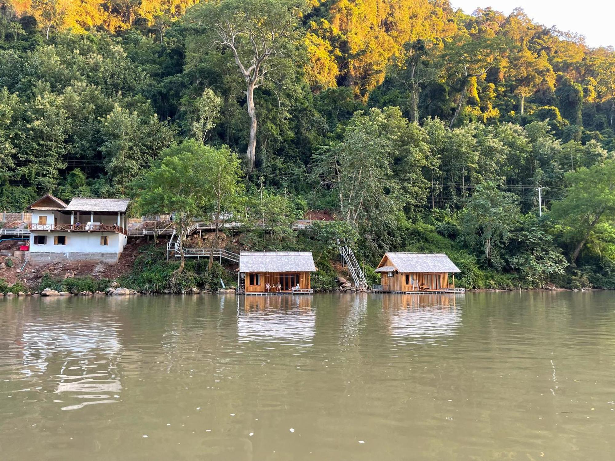 Nongkhiaw The Float House Hotel Exterior photo