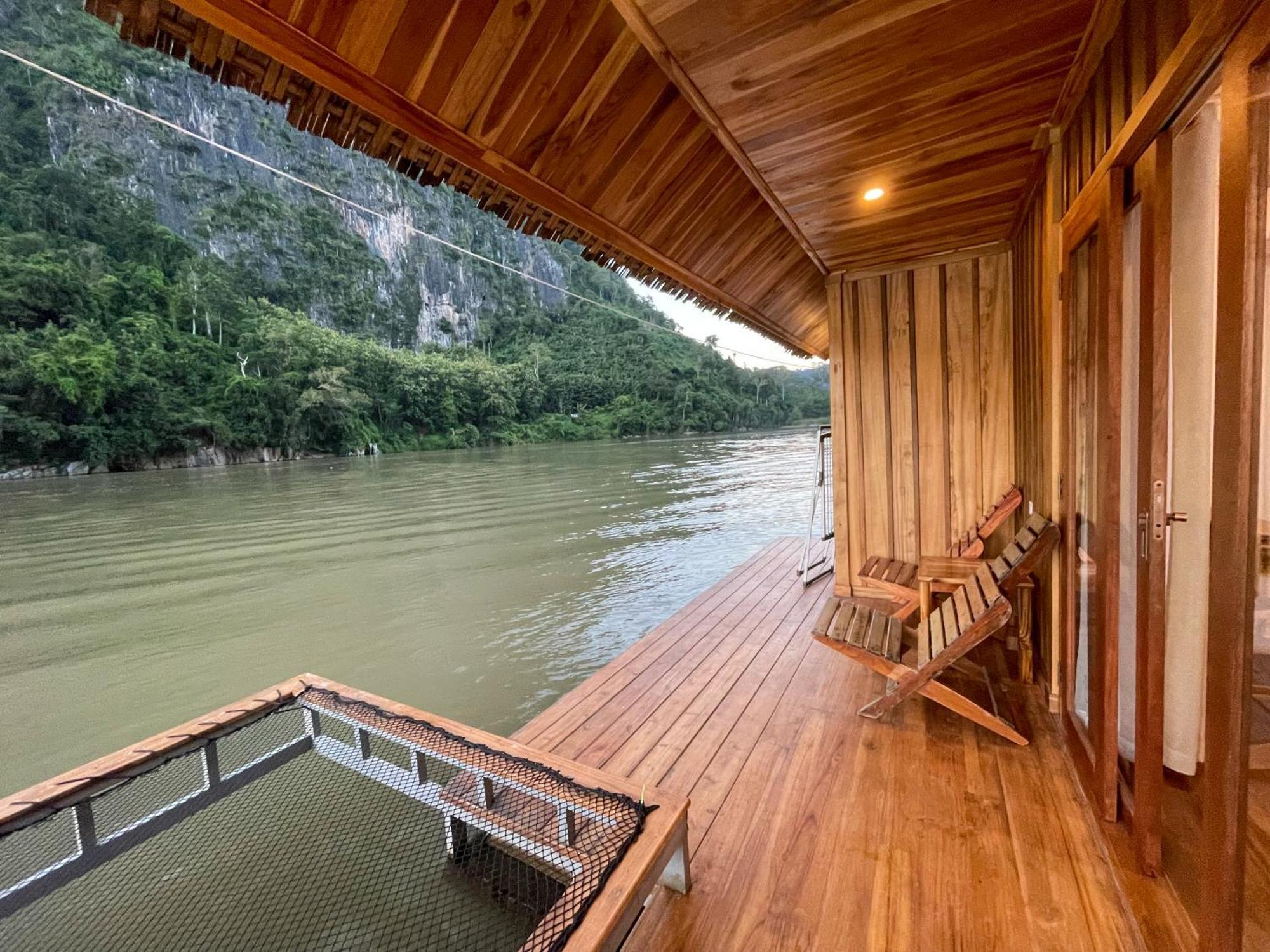 Nongkhiaw The Float House Hotel Exterior photo