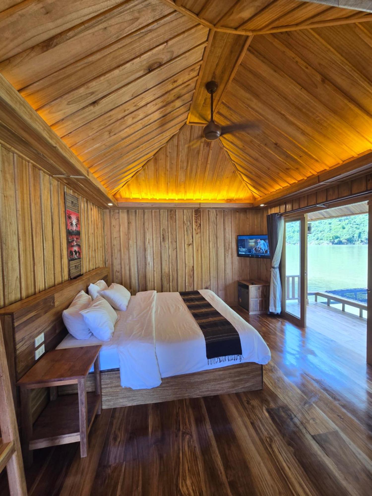Nongkhiaw The Float House Hotel Exterior photo